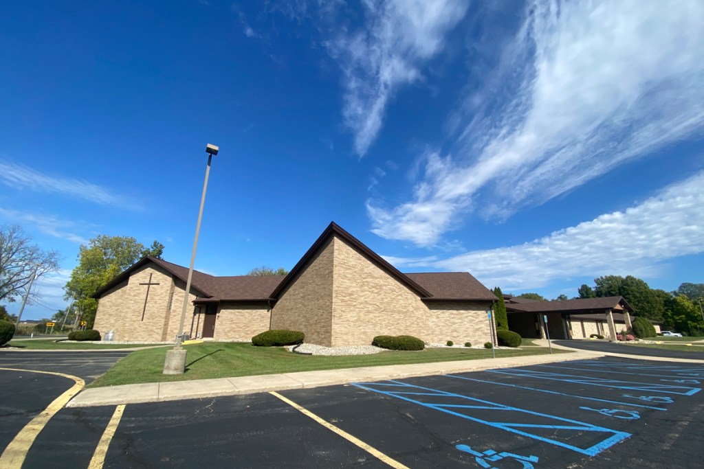 A modern photo of a chuch.